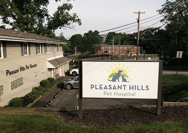 Carousel Slide 3: Pleasant Hills Pet Hospital Exterior
